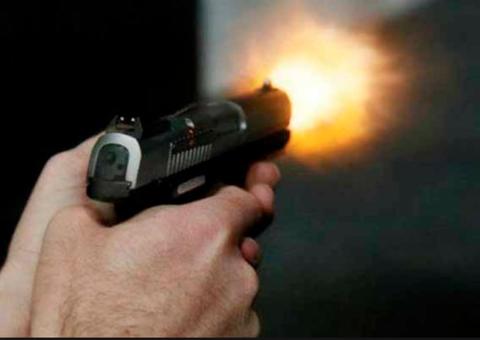 Bandidos se passam por clientes e fazem arrastão em lanchonete de Manaus 