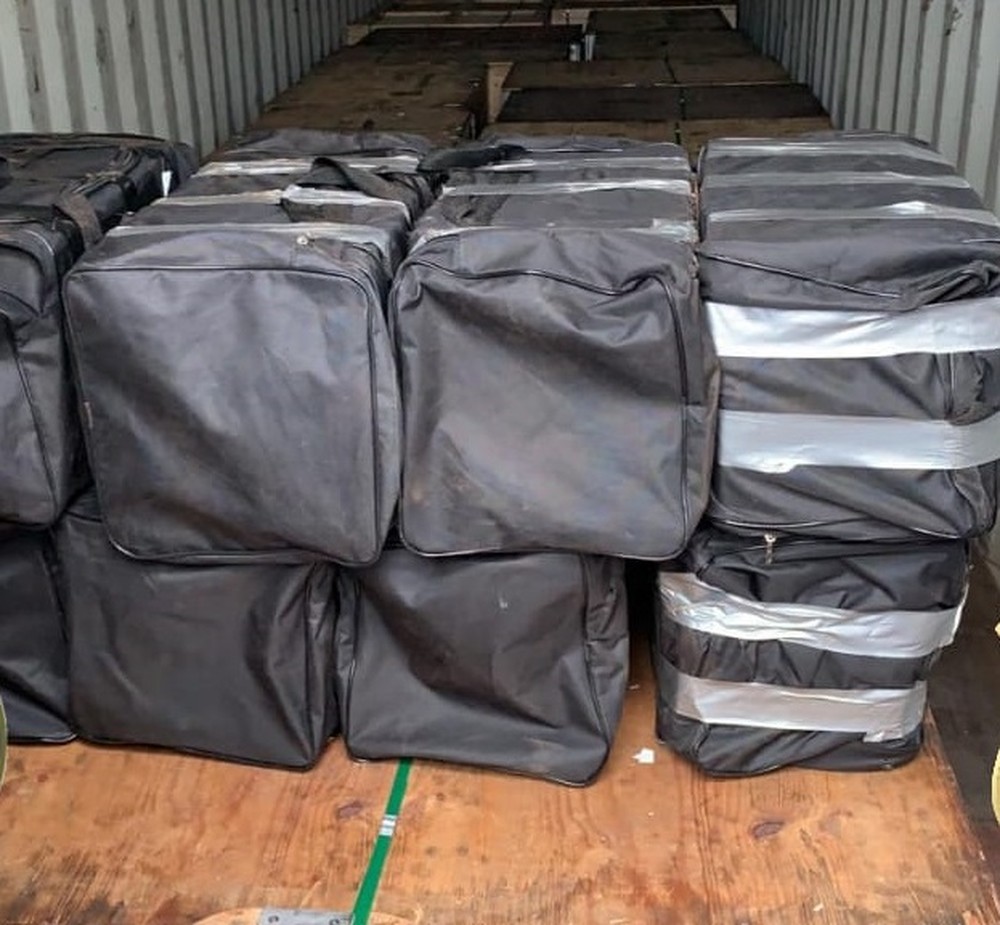 Receita Federal encontra 221 kg de cocaína em contêiner em porto