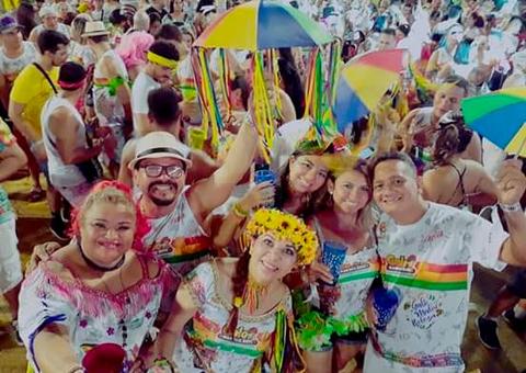 Bloco de Carnaval monta Galo Social para arrecadar alimentos em Manaus