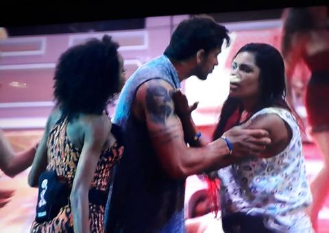 Flayslane e Thelma quase vão aos tapas em BBB 20: ‘piranhas do c***'