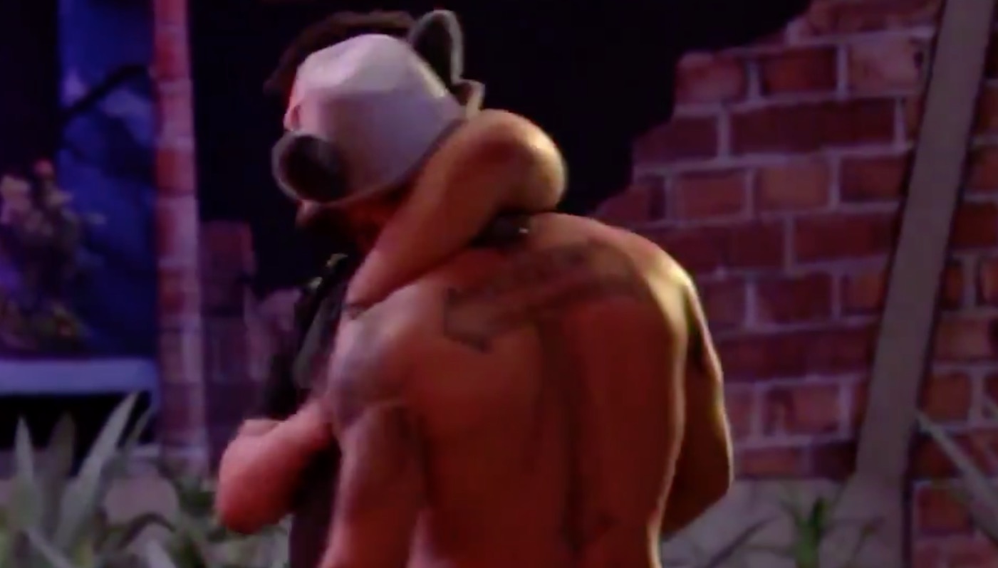 BBB20: Hadson tenta beijar Victor Hugo em festa 