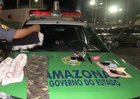 Passageiros de ônibus são aterrorizados por assaltantes com faca de 30 cm em Manaus