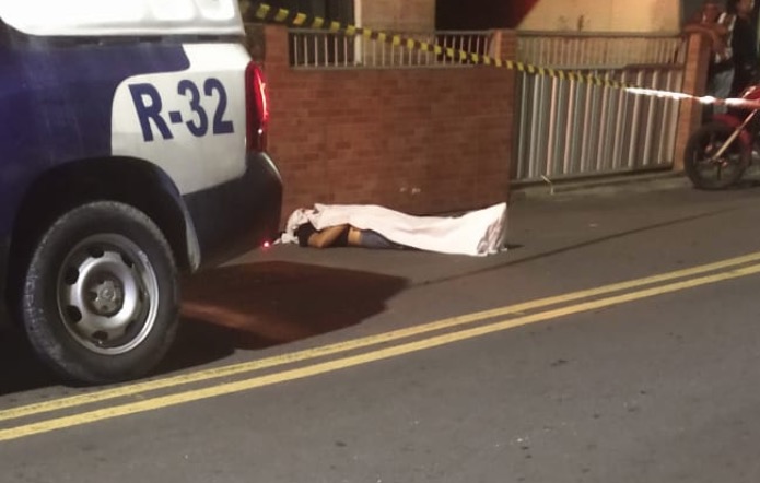 Após colisão, homem despenca de motocicleta e morre ao bater com a cabeça em Manaus