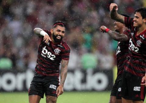 Flamengo leva susto, mas supera Resende na estreia da equipe principal
