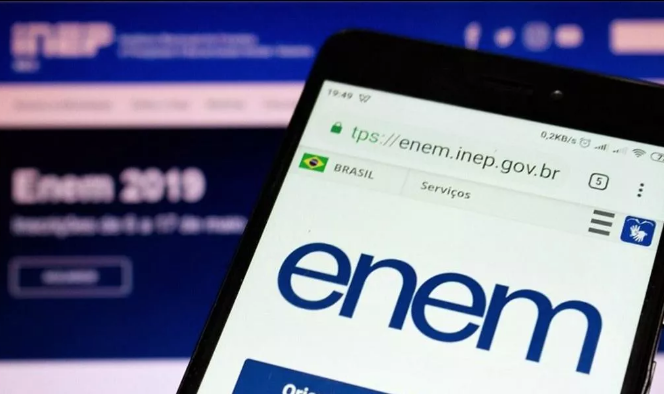 De 'cabeça cheia', Bolsonaro pediu para não ver dados sobre falhas no Enem