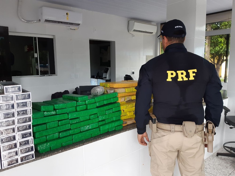 PRF apreende quase 100kg de maconha em bagageiro de ônibus