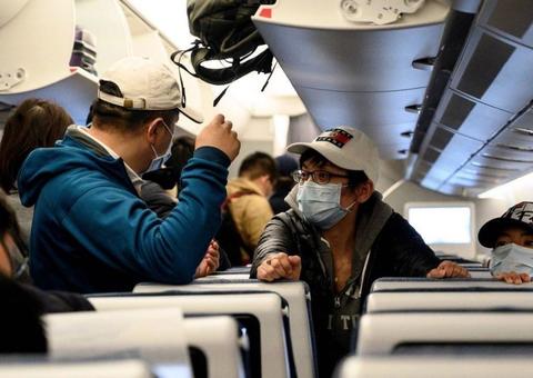 Piada sobre coronavírus causa pânico e faz avião com 240 passageiros ‘dar meia-volta’