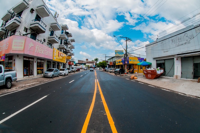 Requalifica restaura pistas de 205 vias em Manaus, diz prefeitura
