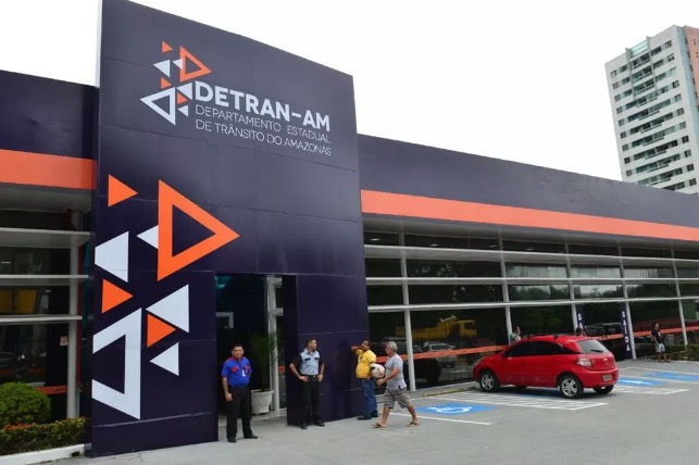 Empresa de vistoria pede prisão e bloqueio de bens do diretor do Detran no Amazonas 
