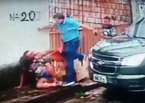 Pastor agride mulher a chutes e socos durante discussão em Manaus; veja vídeo