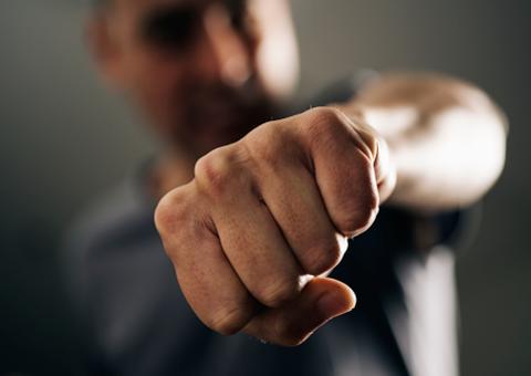 Foragido é recapturado após tentar matar a própria mãe