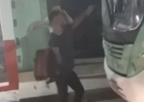 Em Manaus, homem que destruiu ônibus após ter carro batido da sua versão sobre o caso