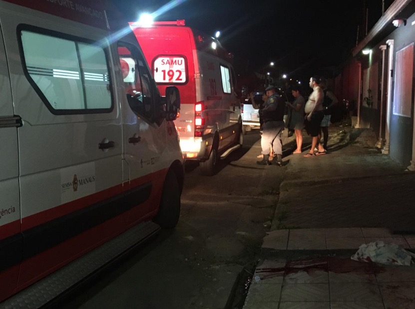 Passeando com a namorada, homem é alvo de atiradores em Manaus
