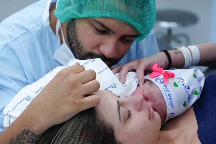 Projota anuncia nascimento da primeira filha, Marieva, e se declara à mulher