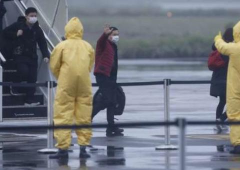 Brasileiros resgatados da China passam por exames e seguem sem sintomas de contaminação