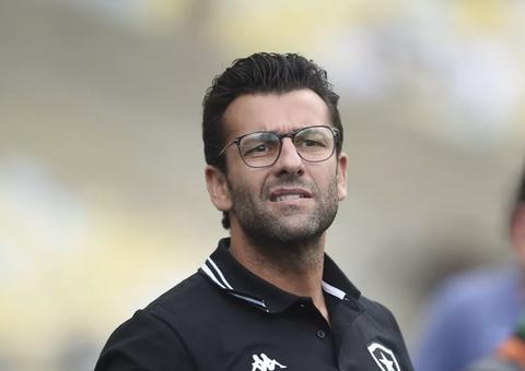 Alberto Valentim é demitido do Botafogo após derrota para o Fluminense