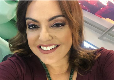 Fabíola Reipert diz não se inibir por processos e fala sobre irmã seguir seus passos