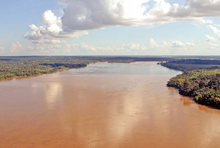 Agricultor nada 11 KM para sobreviver após naufragar no Rio Madeira