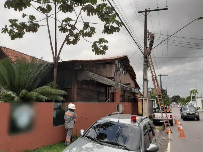 Casa de festas é flagrada desviando energia em Manaus 