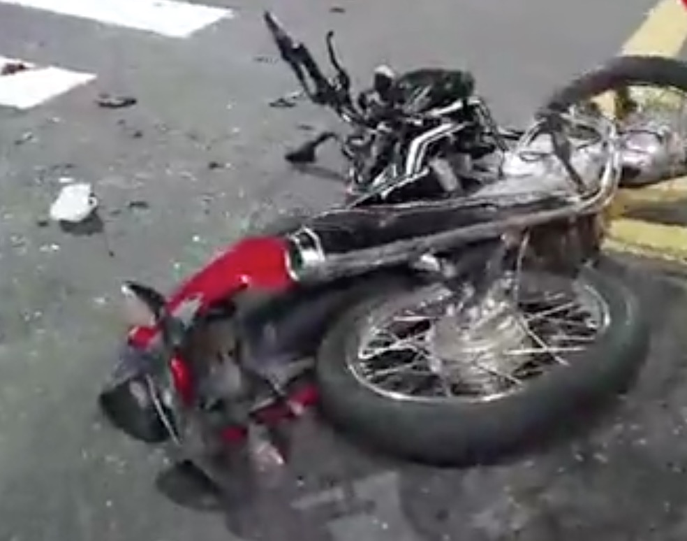 Em Manaus, mulher morre ao ser arremessada de moto durante colisão com carro