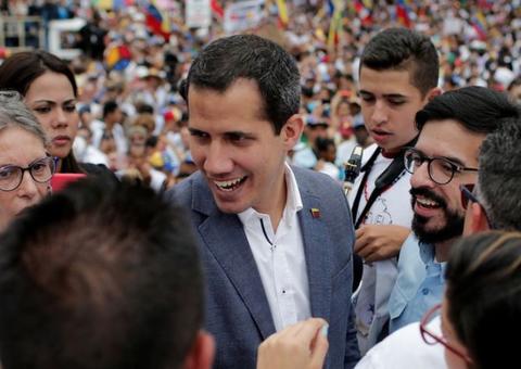 Guaidó anuncia volta à Venezuela e pede mobilização contra regime de Maduro
