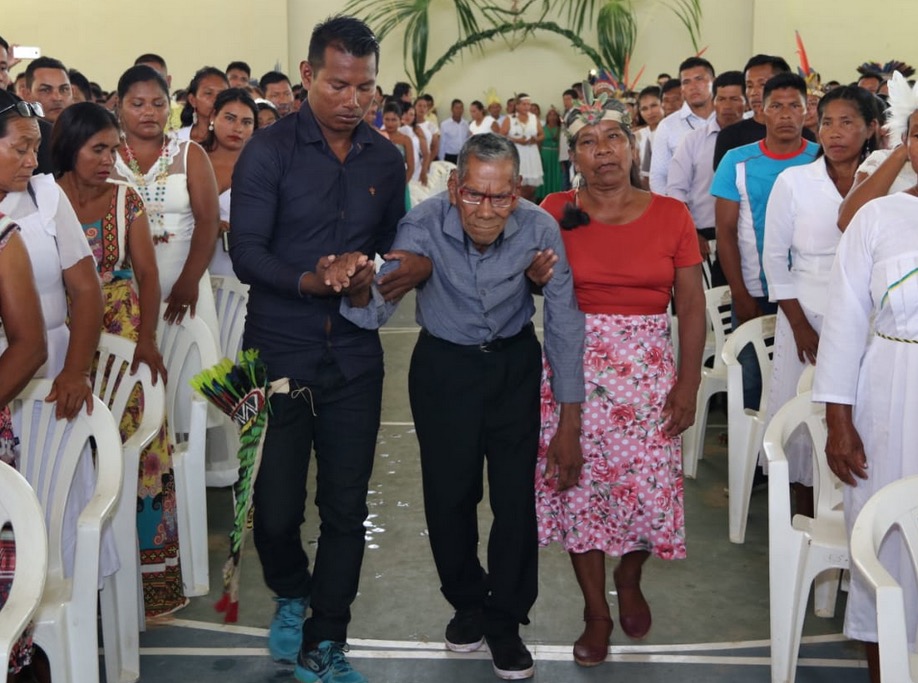 Aos 100 anos, Indígena se casa no interior do Amazonas
