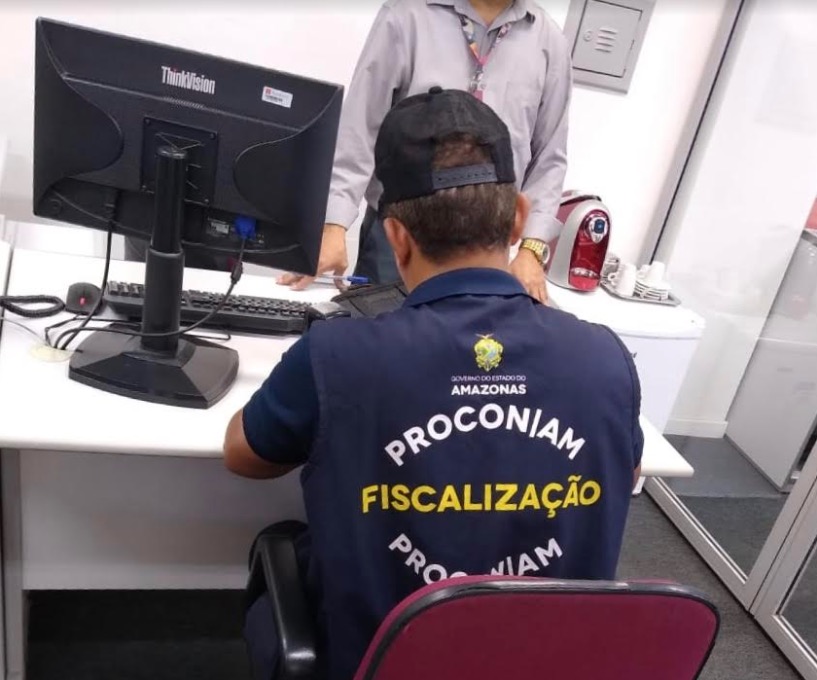 Agências bancárias são multadas por descumprimento à Lei das Filas em Manaus