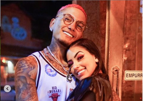 Com alianças luxuosas, MC Mirella fica noiva de funkeiro Dynho Alves