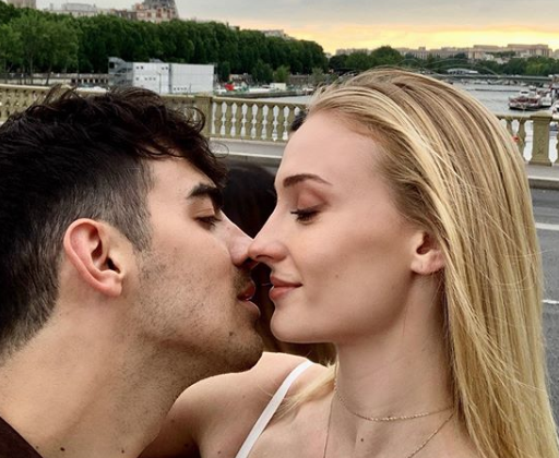 Sophie Turner está grávida de seu primeiro filho com Joe Jonas