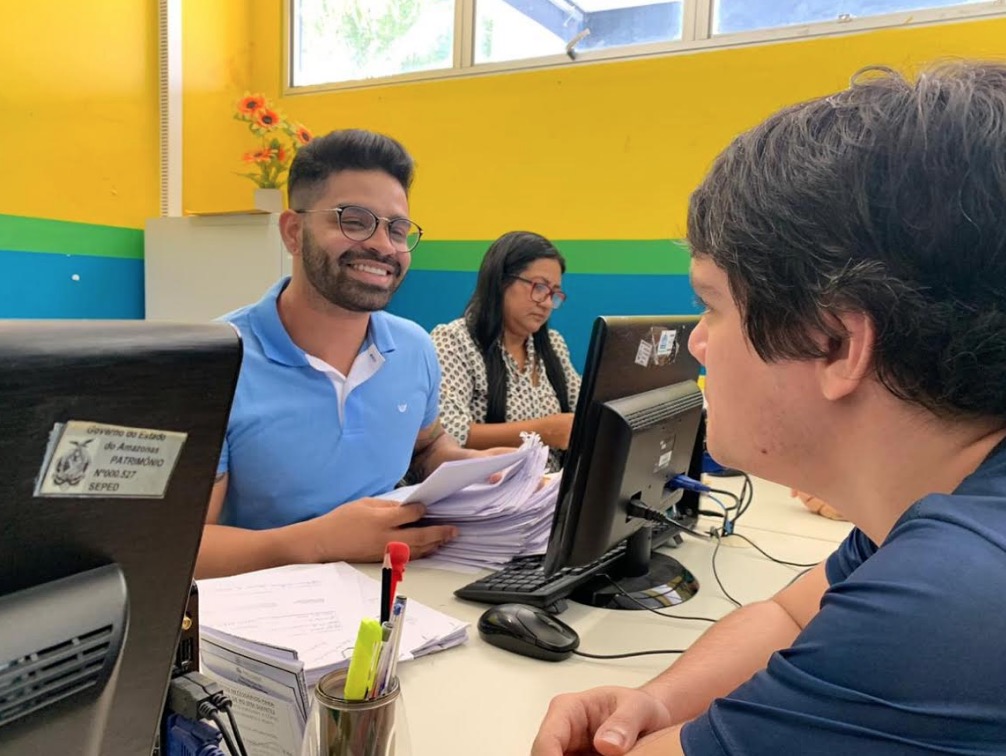 Secretaria cadastra currículos de PcDs para vagas de emprego em empresa de Manaus