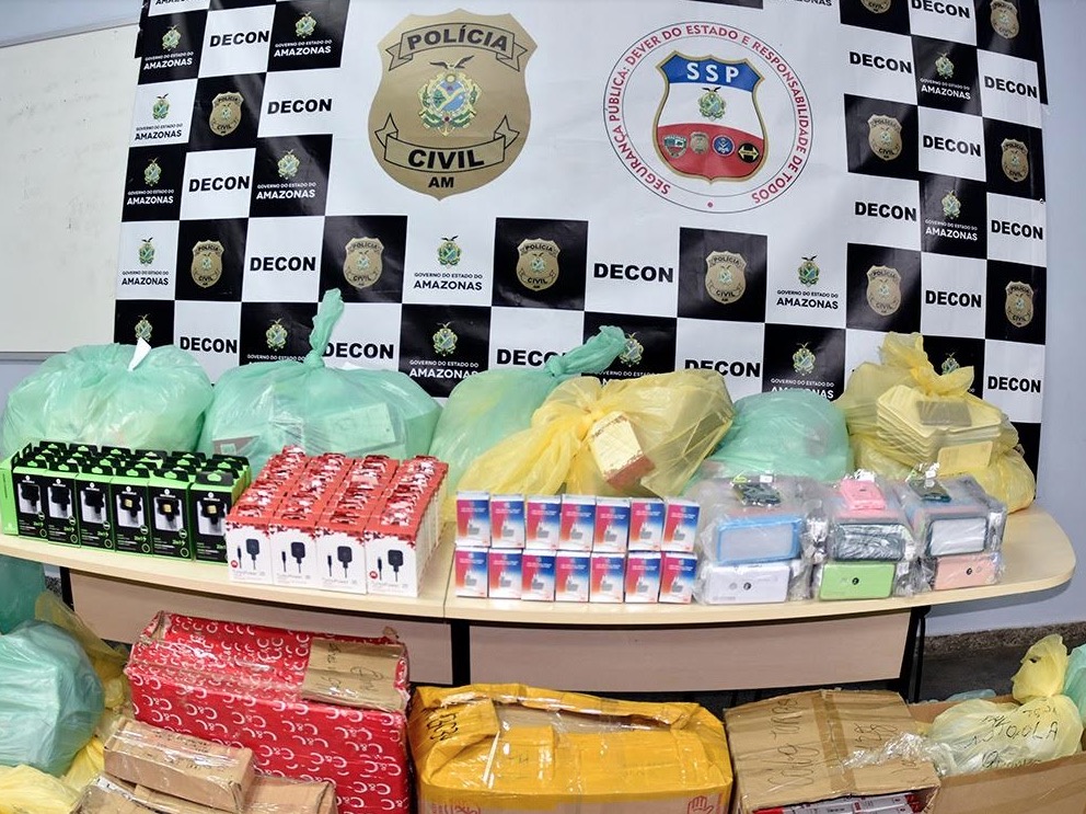 Mais de 3 mil produtos falsificados são apreendidos no Centro de Manaus