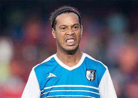 Ronaldinho vira réu em ação coletiva que pede R$ 300 milhões por pirâmide