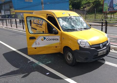 VÍDEO: criminosos tomam ruas, atiram e depredam carros no ES