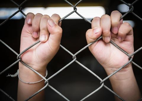 No Amazonas, menino de 10 anos é amarrado e agredido após participar de furto