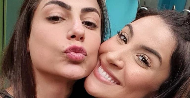 Carentes, Bianca e Mari protagonizam beijos de língua durante festa do BBB20 