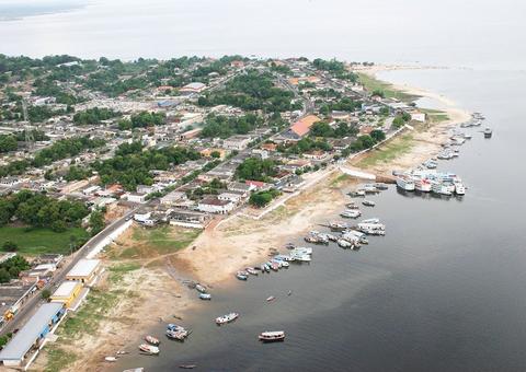 Corpo de menino que caiu da canoa com avó e irmã é encontrado no Amazonas 