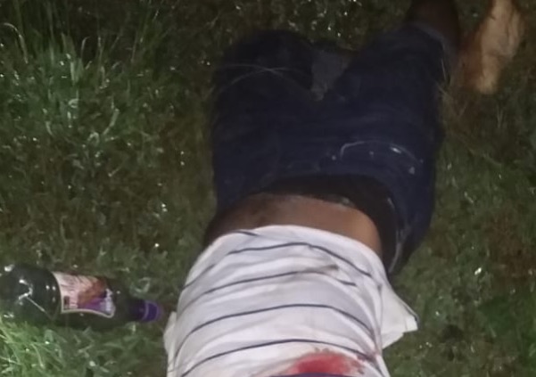 No Amazonas, homem é morto por cliente ao esfaquear dono de mercadinho em assalto