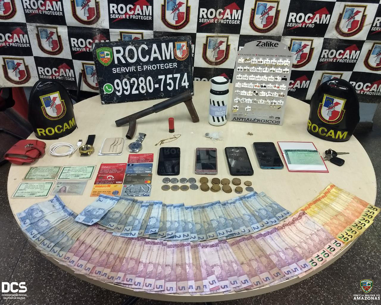 Em Manaus, suspeitos de arrastão tentam fugir, mas colidem com viatura da polícia e são presos