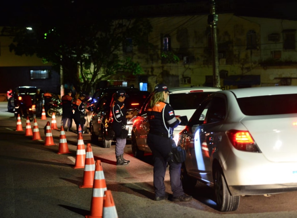 No pré-carnaval, motoristas são flagrados alcoolizados e acabam presos em Manaus