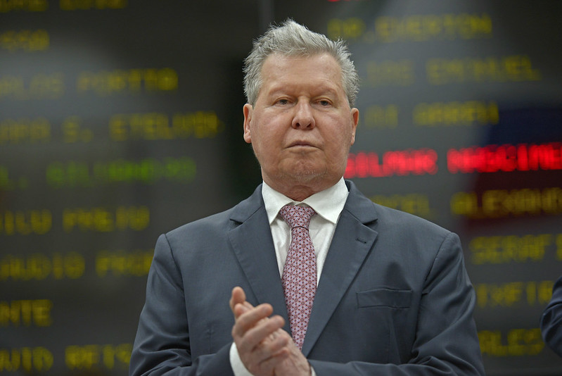 Prefeito faz balanço e diz que trabalha para ter lugar na história de Manaus