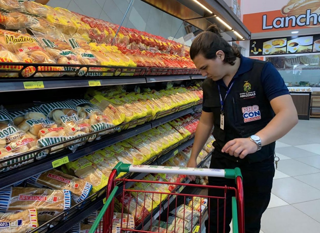 Com validade vencida, 22 quilos de produtos são recolhidos de supermercado em Manaus