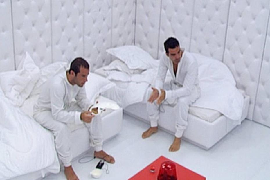 Boninho cogita uso do quarto branco nesta edição do 'BBB', e internautas comemoram