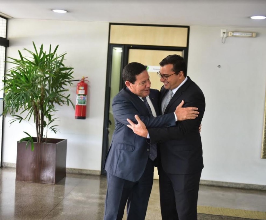 Após críticas a Bolsonaro, governador recebe vice-presidente Hamilton Mourão em Manaus
