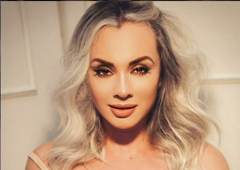 De fio-dental e look metalizado, Juju Salimeni ostenta bumbum turbinado para a 'Vogue'