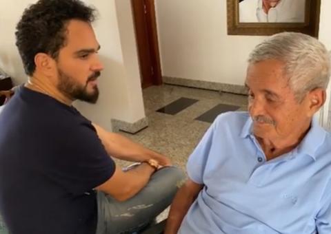 Pai de Zezé Di Camargo e Luciano deixa UTI e cantor dispara: 'Ele venceria mais uma' 