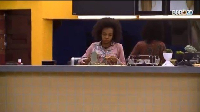 BBB20: Após Thelma chorar de fome, internautas protestam ‘Fome não é entretenimento’