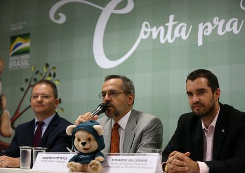 Universidades suspendem concursos e até pagamento de gratificações após ofício do MEC