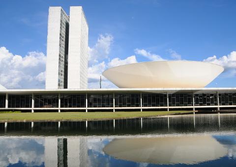 Deputadas fazem ato em defesa de jornalista da Folha insultada por Bolsonaro