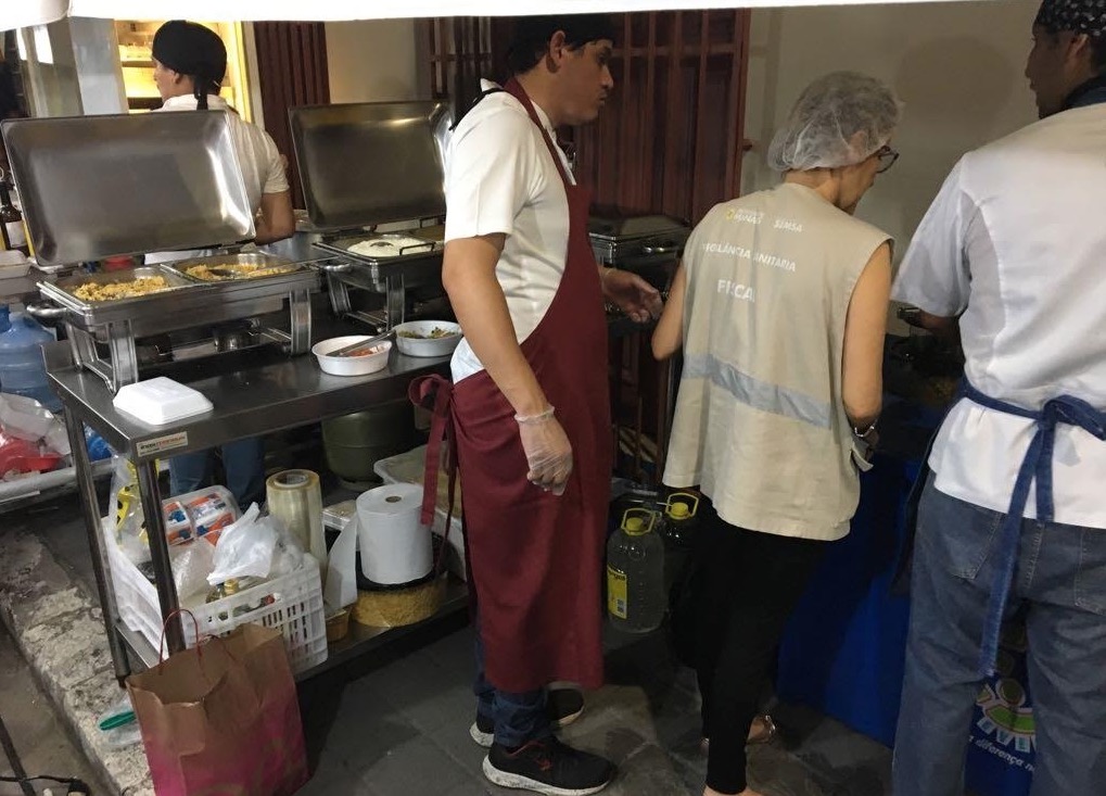 Visa Manaus vai fiscalizar alimentos vendidos no Carnaval para evitar contaminação 