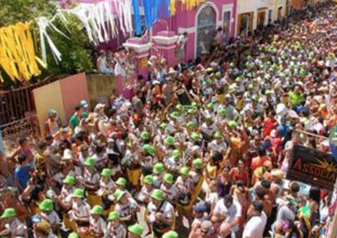 Cinco cidades no Ceará cancelam festas de carnaval devido a motim de policiais militares
